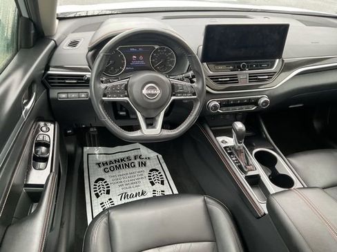 Used 2023 Nissan Altima 2.5 SR w/ SR Premium Package FWD image 8