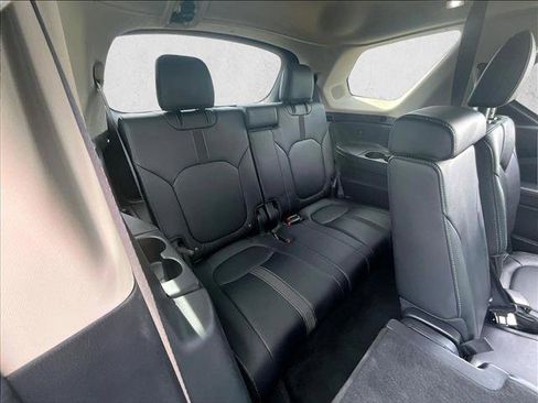 Used 2025 Honda Pilot Touring image 29