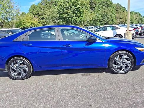 Used 2025 Hyundai Elantra Sport image 9