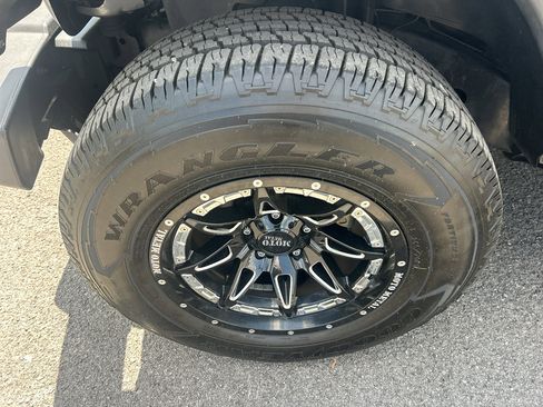 Used 2015 Jeep Wrangler Unlimited Sport w/ Quick Order Package 24S AWD/4WD image 11