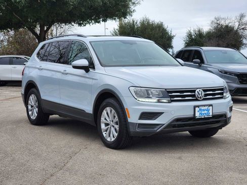 Used 2019 Volkswagen Tiguan SE w/ Panoramic Sunroof Package image 3