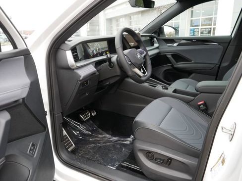 New 2026 Volkswagen Tiguan SE R-Line image 6