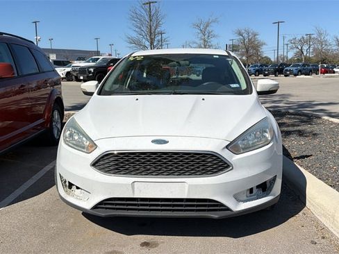 Used 2015 Ford Focus SE image 2