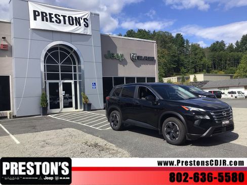 Used 2025 Nissan Rogue SV AWD/4WD image 7