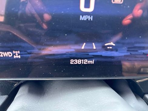 Used 2025 Chevrolet Suburban Z71 AWD/4WD image 22