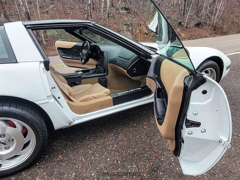 Used 1995 Chevrolet Corvette Coupe RWD image 44