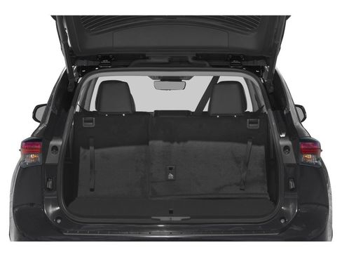 Used 2024 Toyota Highlander XLE AWD/4WD image 12