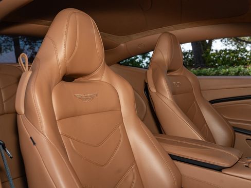 Used 2020 Aston Martin DBS Superleggera RWD image 13