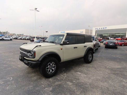 Certified 2025 Ford Bronco Badlands image 2