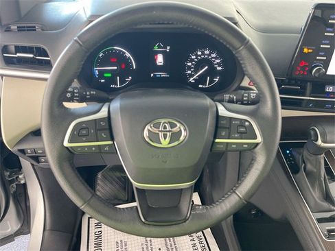 Used 2023 Toyota Sienna XLE image 37