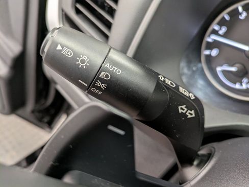 Used 2023 Nissan Rogue SV image 18