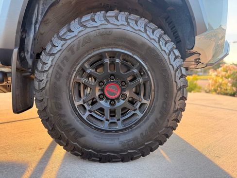 Used 2022 Toyota Tacoma TRD Off-Road w/ Black Out Package (TMS) AWD/4WD image 31