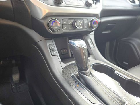 Used 2018 GMC Acadia SLT image 36