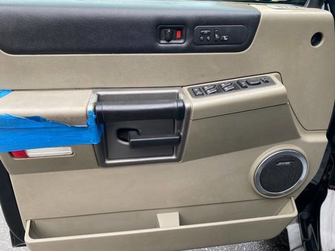 Used 2003 HUMMER H2 w/ Preferred Equipment Group image 11