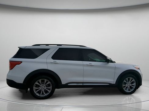 Certified 2020 Ford Explorer XLT w/ Equipment Group 202A image 30