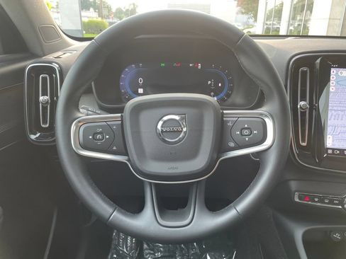 Used 2025 Volvo XC40 B5 Plus AWD/4WD image 19