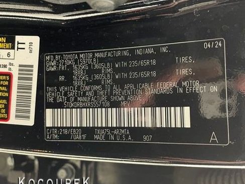 Used 2024 Toyota Highlander XLE AWD/4WD image 27