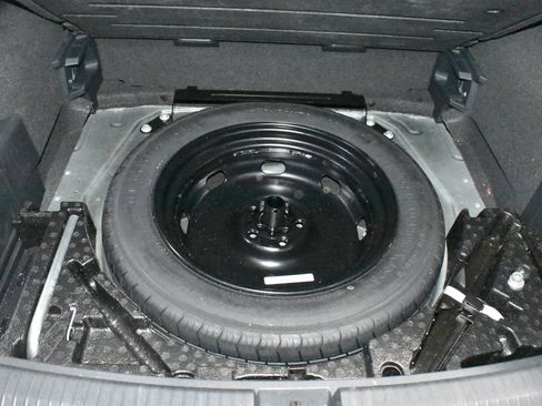 Used 2024 Volkswagen Tiguan SE R-Line image 31