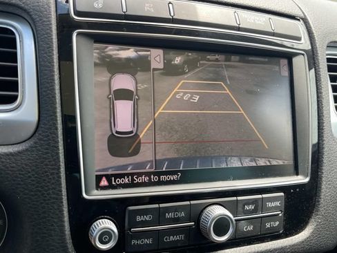 Used 2016 Volkswagen Touareg TDI AWD/4WD image 40