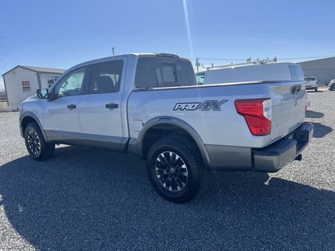 Used 2018 Nissan Titan PRO-4X image 4
