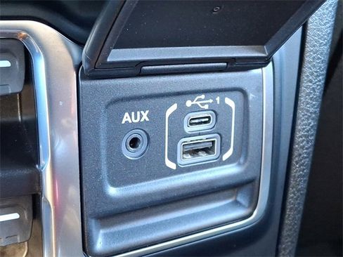 Used 2024 Jeep Wrangler Unlimited image 23