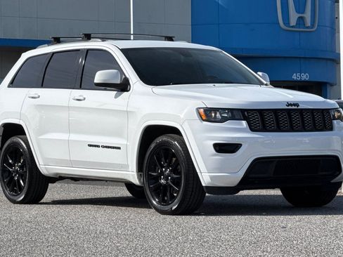 Used 2018 Jeep Grand Cherokee Altitude image 6