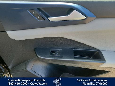 Certified 2022 Volkswagen Taos SE FWD image 42