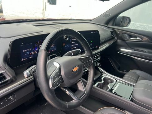 Used 2025 Chevrolet Traverse High Country AWD/4WD image 8