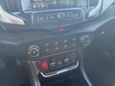 Used 2018 GMC Terrain SLE image 27