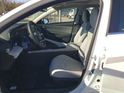 New 2026 Hyundai Elantra Limited image 24