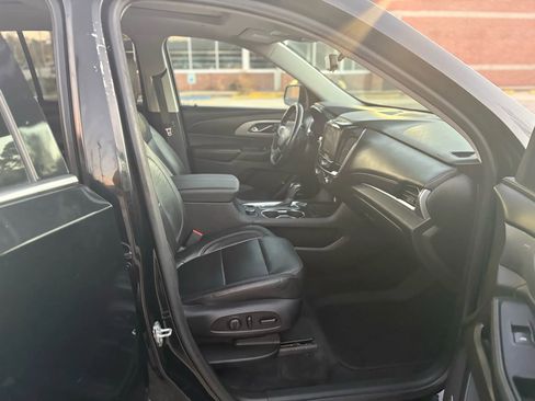 Used 2020 Chevrolet Traverse LT w/ LT Premium Package image 7