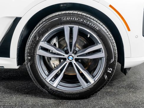 Used 2025 BMW X7 xDrive40i w/ M Sport Package image 6