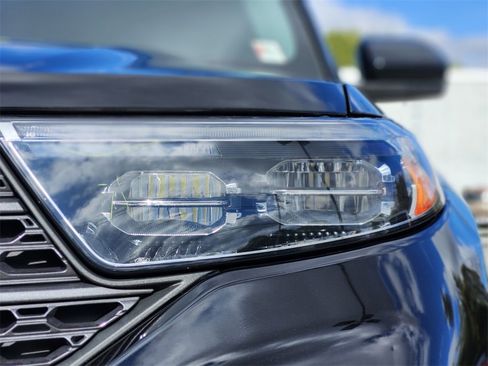 Certified 2022 Ford Explorer XLT w/ Equipment Group 202A image 10