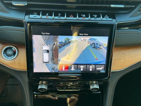 Used 2023 Jeep Grand Cherokee Summit AWD/4WD image 18