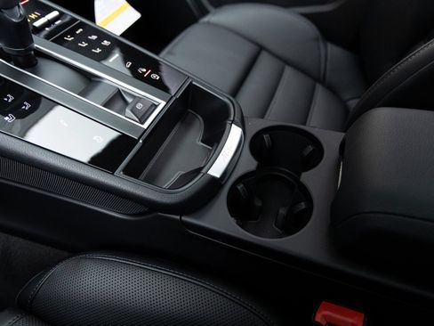 Certified 2026 Porsche Macan AWD/4WD image 19