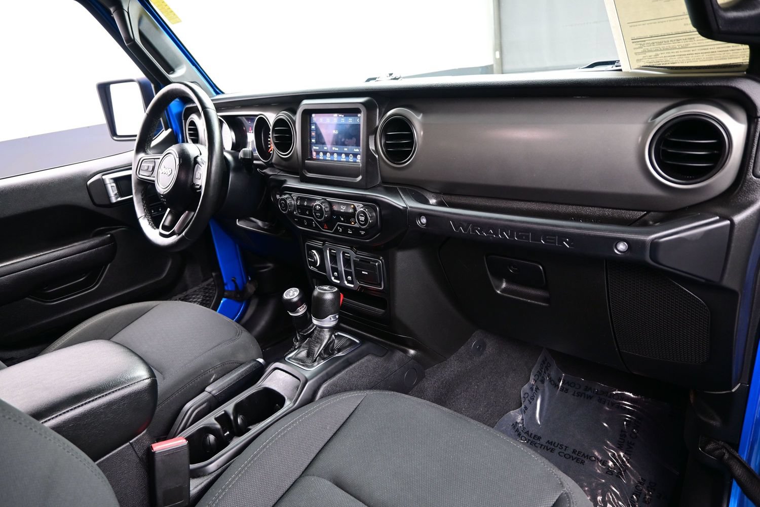 Used 2022 Jeep Wrangler Sport AWD/4WD image 16
