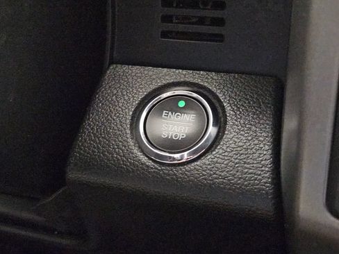 Used 2018 Ford Expedition XLT w/ Equipment Group 202A RWD image 18