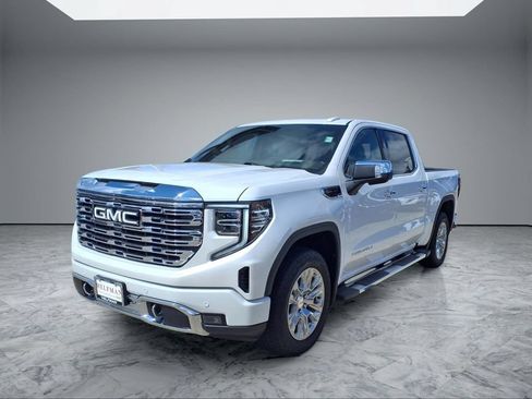 Used 2024 GMC Sierra 1500 Denali w/ Technology Package AWD/4WD image 3