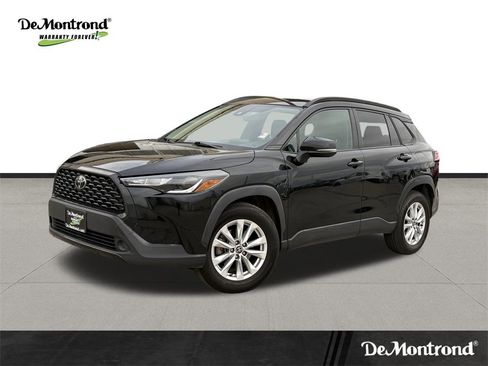 Used 2022 Toyota Corolla Cross LE image 1