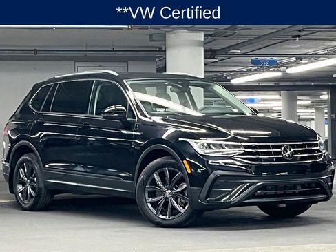 Used 2024 Volkswagen Tiguan SE w/ Panoramic Sunroof Package AWD/4WD image 3