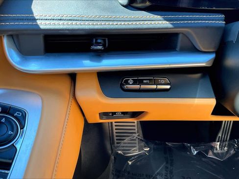 Used 2021 Chevrolet Corvette Stingray Premium Cpe w/ Z51 Performance Package image 32