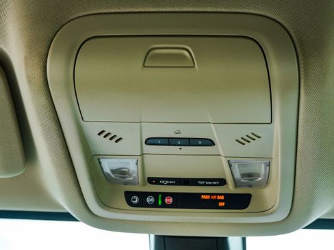 Used 2018 GMC Acadia Denali w/ Technology Package FWD image 33