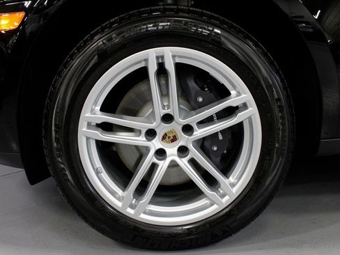 New 2026 Porsche Macan AWD/4WD image 11