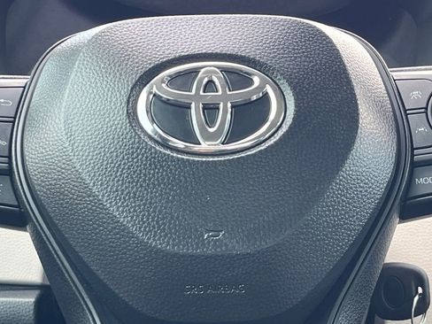 Used 2025 Toyota Corolla LE image 5