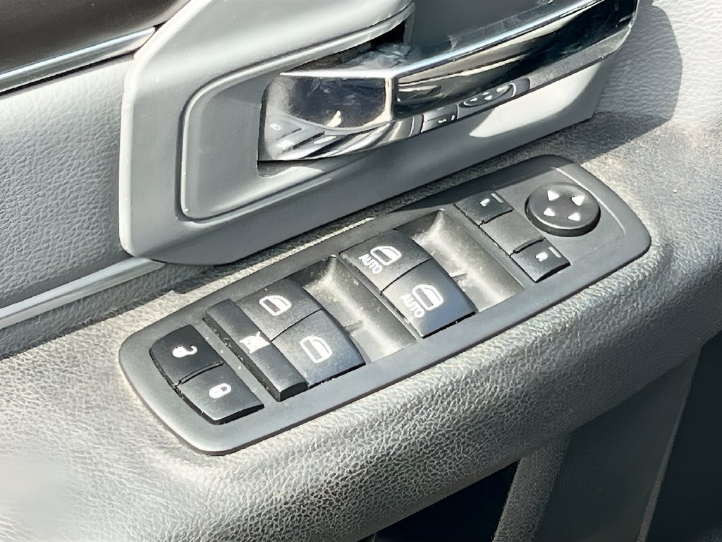 Used 2021 RAM 1500 Classic SLT AWD/4WD image 17