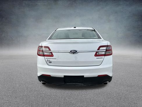 Used 2017 Ford Taurus SE image 4