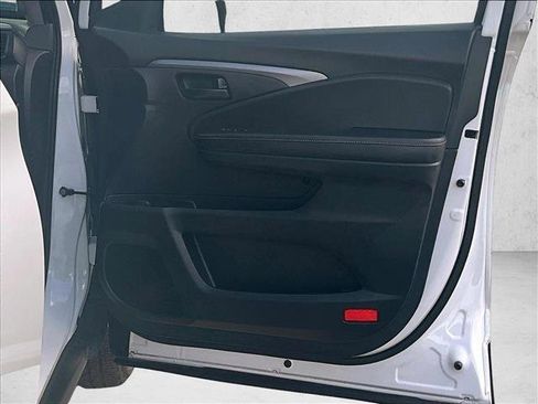 Used 2025 Honda Ridgeline Sport image 18