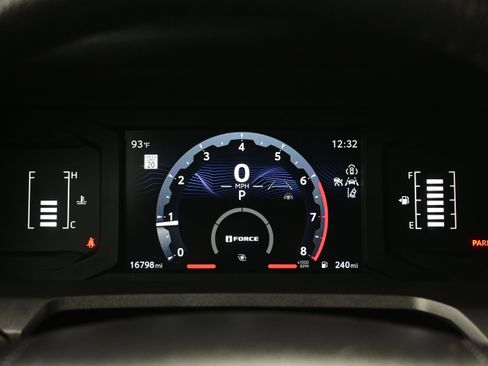 Used 2025 Toyota Tacoma SR5 AWD/4WD image 24