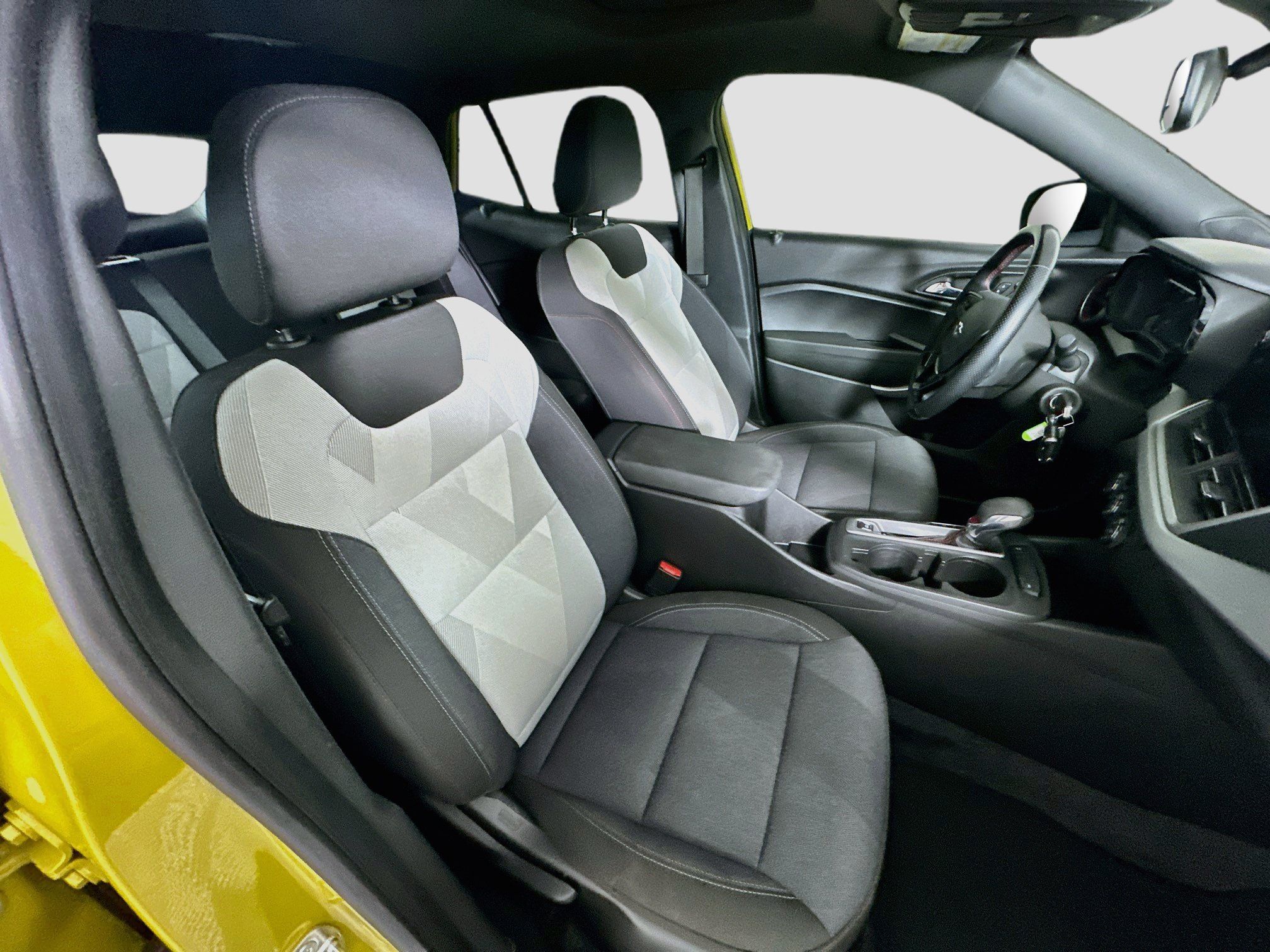 Used 2024 Chevrolet Trax RS w/ Sunroof Package FWD image 31