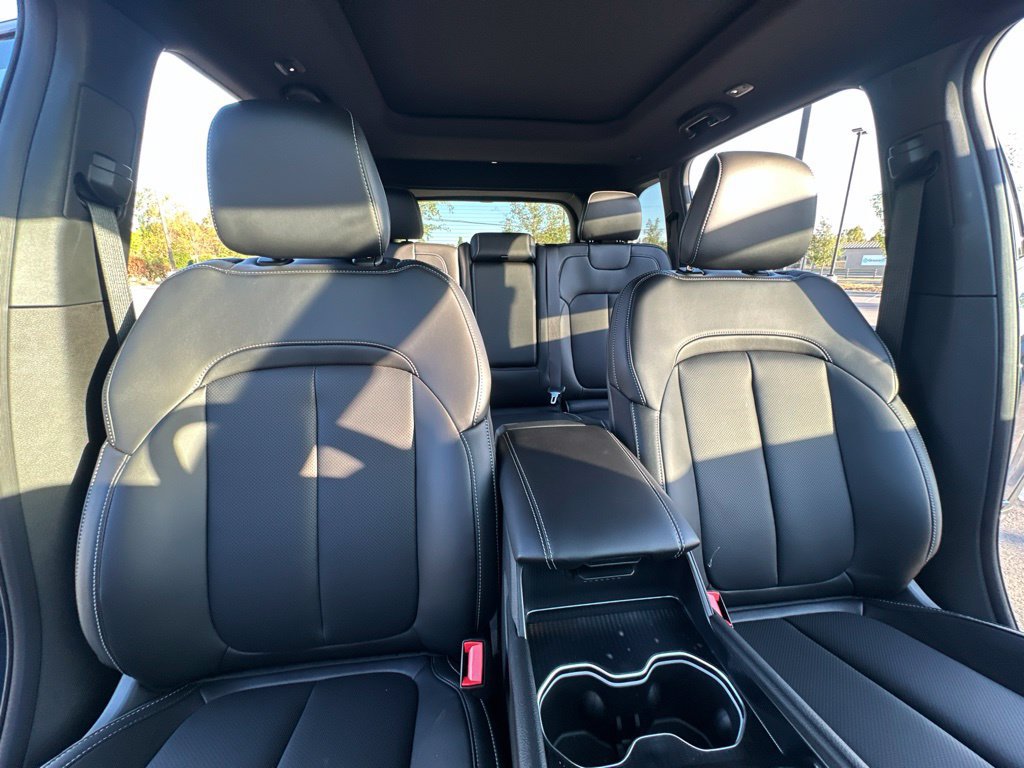 New 2027 Jeep Grand Cherokee Limited w/ Technology Group II RWD image 38